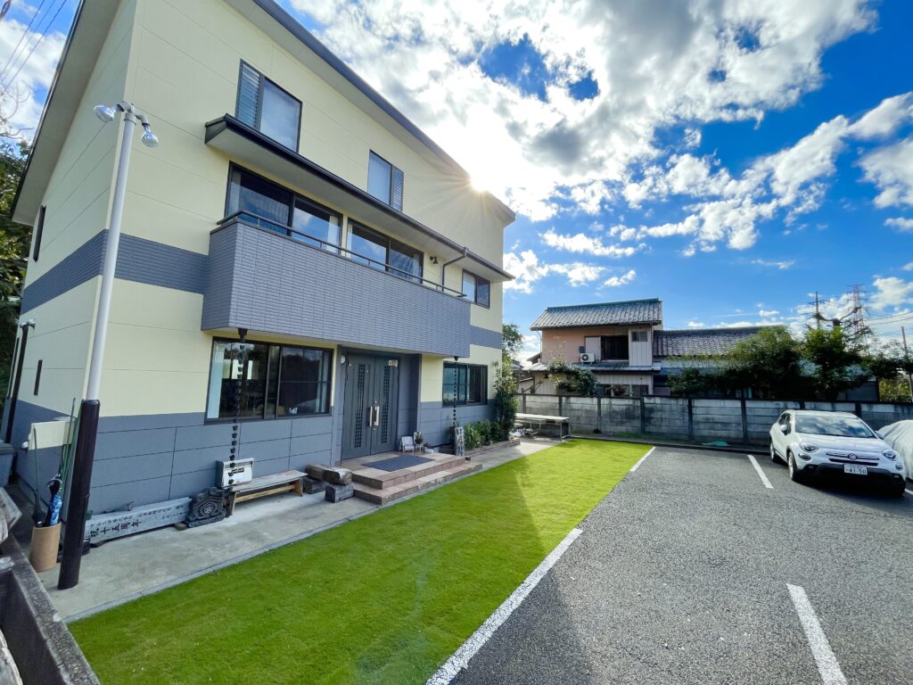 会社に芝生を植えました♪