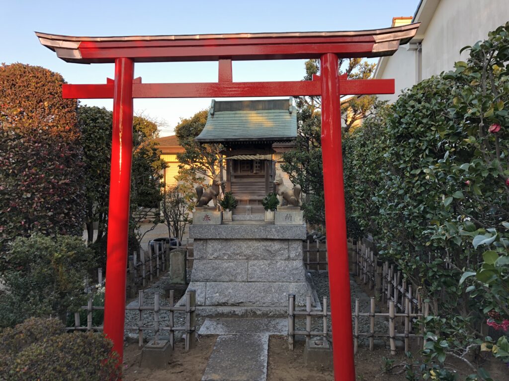 江戸川区　鳥居・灯篭交換工事