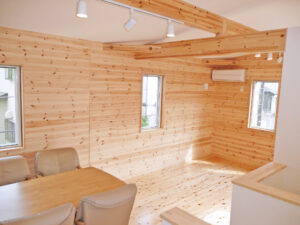 ヒノキの温もりを感じる家